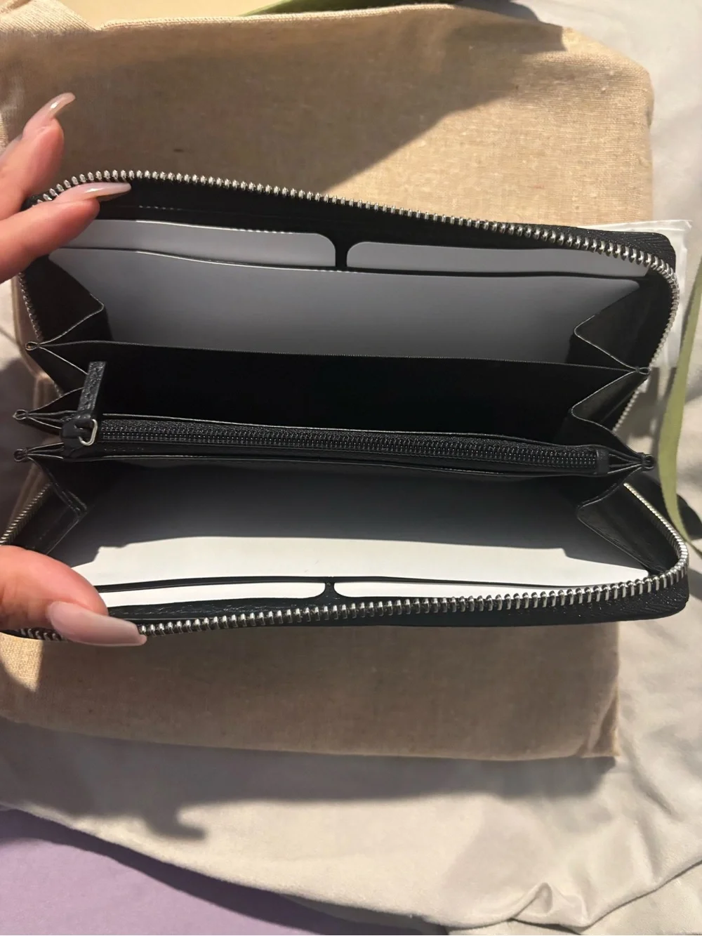Gucci Black Pebbled Leather Zip Wallet with GG Emblem - Picture 5 of 10